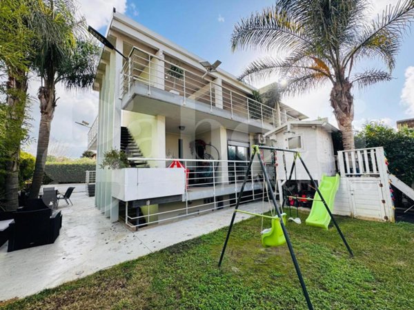 casa indipendente in vendita ad Ardea in zona Nuova California