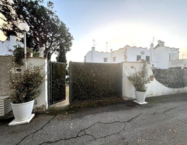 casa indipendente in vendita ad Ardea in zona Marina di Ardea