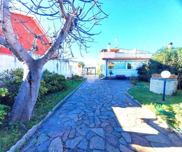 casa indipendente in vendita ad Ardea in zona Nuova Florida