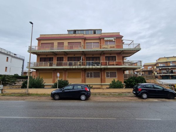 appartamento in vendita ad Ardea in zona Marina di Ardea