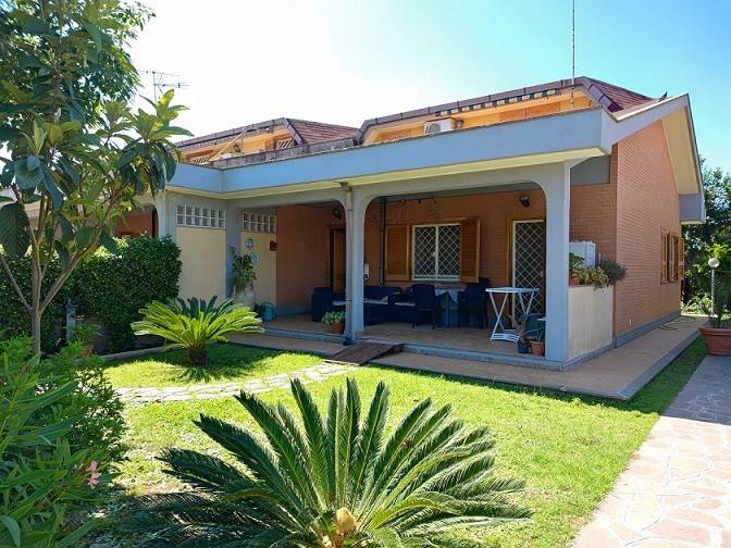 casa indipendente in vendita ad Ardea