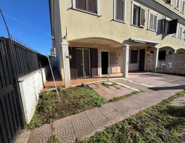 appartamento in vendita ad Ardea in zona Marina di Ardea