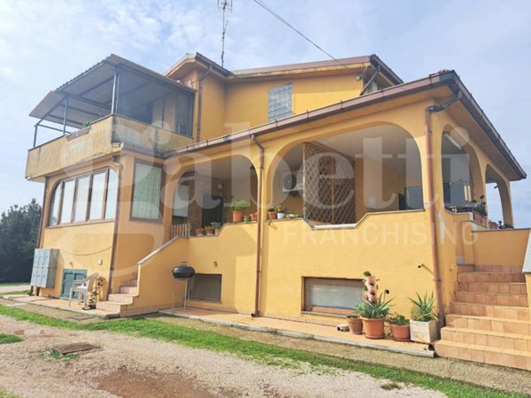 appartamento in vendita ad Ardea in zona Montagnano