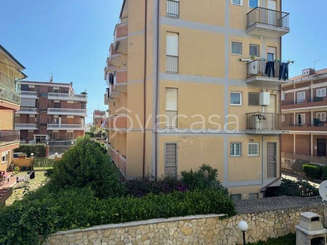 appartamento in vendita ad Ardea in zona Marina di Ardea