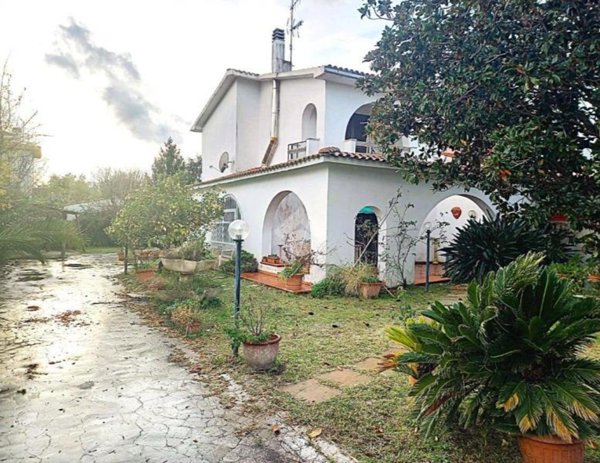 casa indipendente in vendita ad Ardea in zona Nuova California
