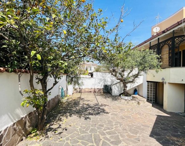 casa indipendente in vendita ad Ardea in zona Marina di Ardea
