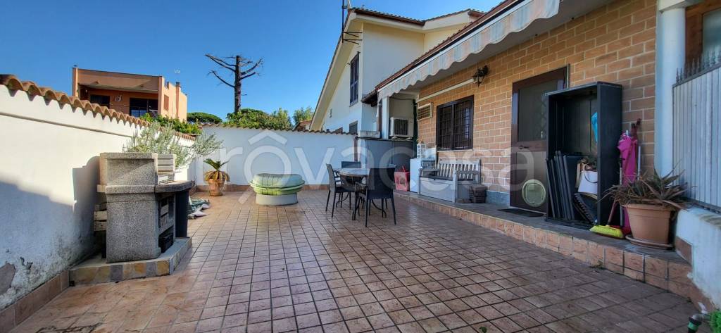 casa indipendente in vendita ad Ardea in zona Colle Romito