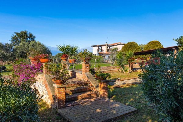 casa indipendente in vendita ad Ardea in zona Nuova Florida