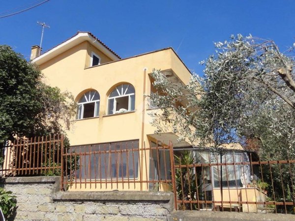 casa indipendente in vendita ad Ardea in zona Castagnetta