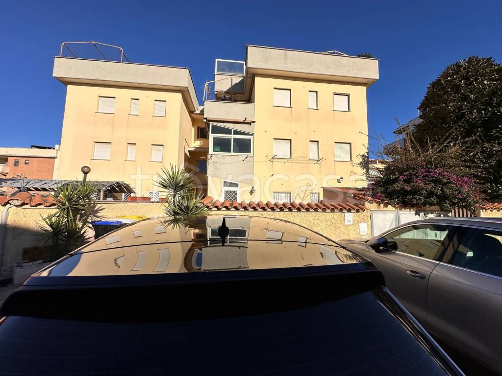 appartamento in vendita ad Ardea in zona Marina di Ardea