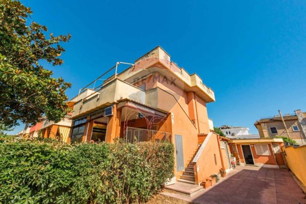 casa indipendente in vendita ad Ardea in zona Lido dei Pini