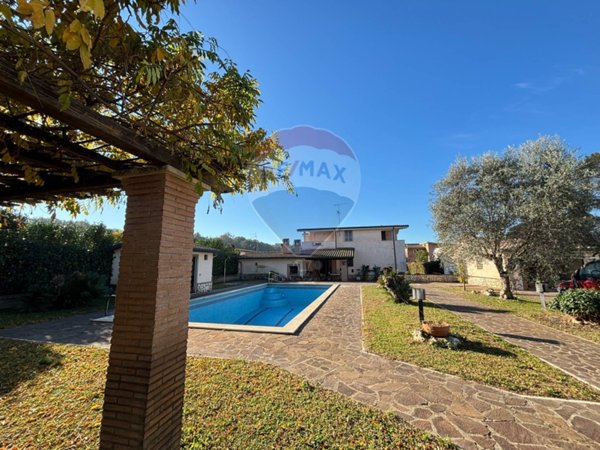 casa indipendente in vendita ad Ardea in zona Banditella