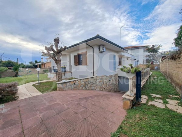 casa indipendente in vendita ad Ardea in zona Banditella