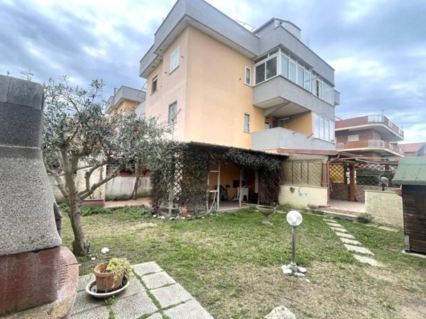 appartamento in vendita ad Ardea in zona Marina di Ardea