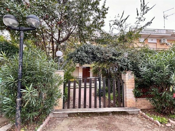 casa indipendente in vendita ad Ardea in zona Marina di Ardea