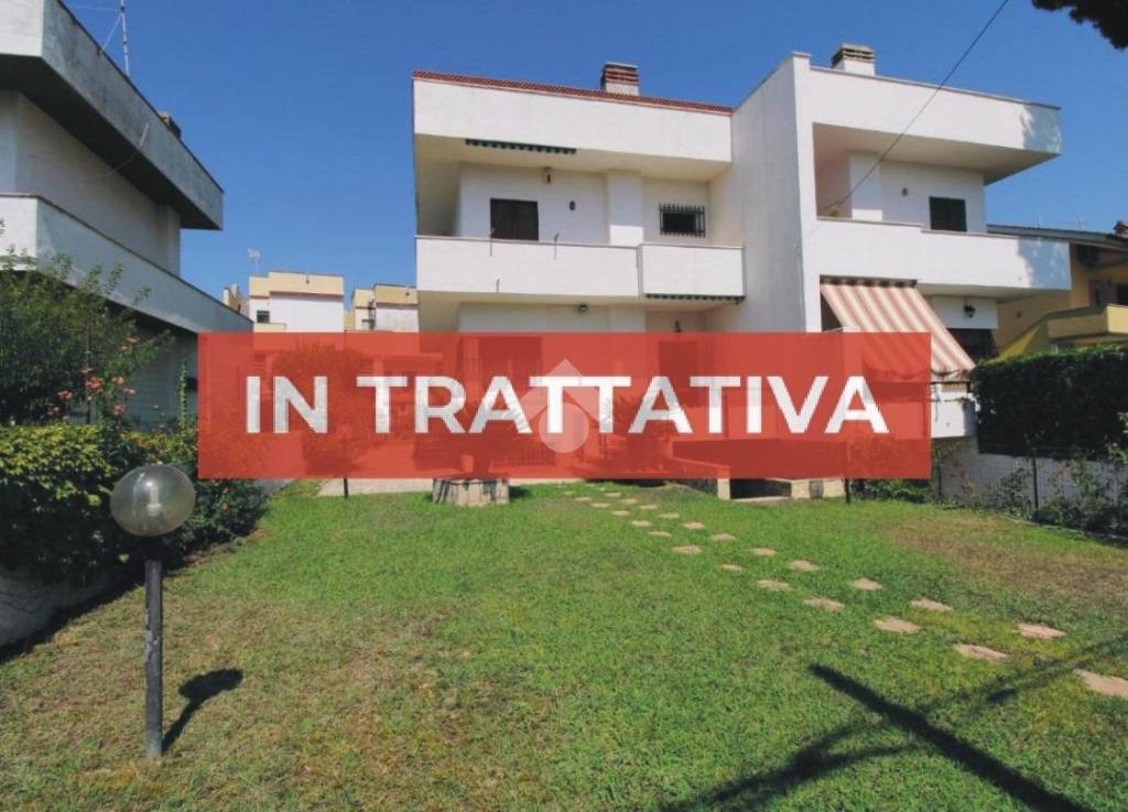 casa indipendente in vendita ad Ardea in zona Lido dei Pini
