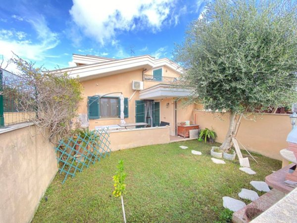 casa indipendente in vendita ad Ardea in zona Marina di Ardea