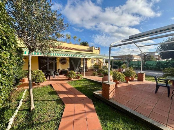 casa indipendente in vendita ad Ardea in zona Nuova Florida