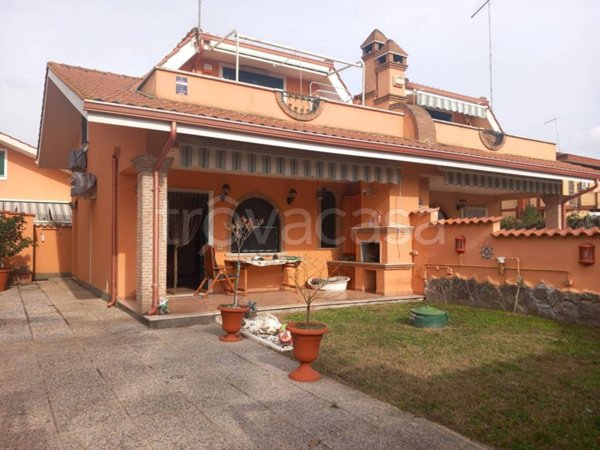 casa indipendente in vendita ad Ardea in zona Colle Romito
