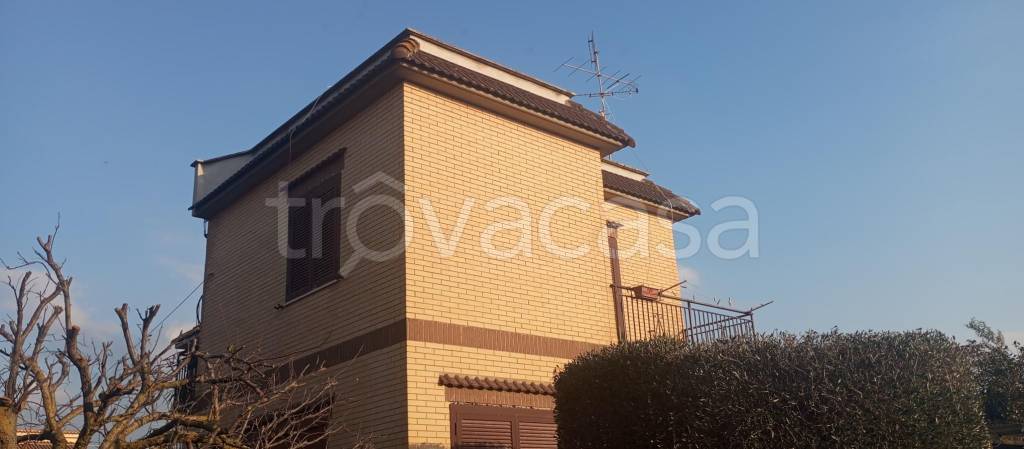 casa indipendente in vendita ad Ardea in zona Nuova California