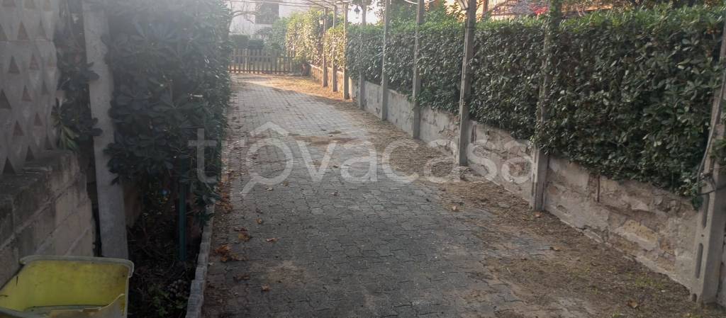 casa indipendente in vendita ad Ardea in zona Nuova California