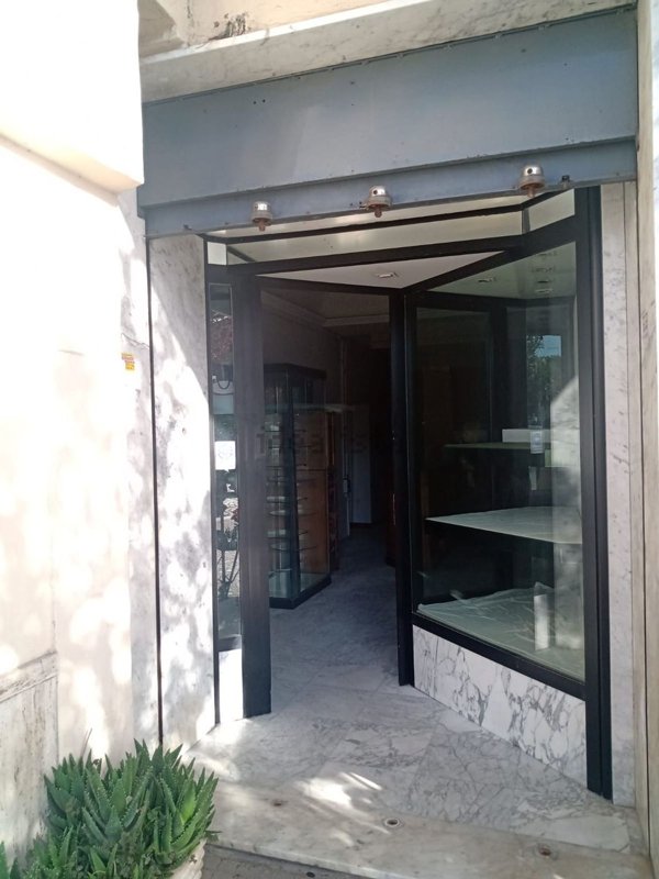 negozio in vendita ad Ardea