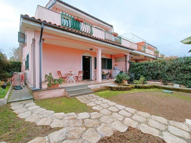 casa indipendente in vendita ad Ardea in zona Colle Romito