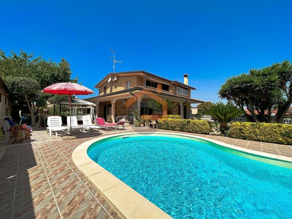 casa indipendente in vendita ad Ardea in zona Nuova Florida