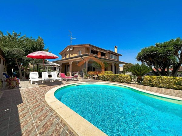casa indipendente in vendita ad Ardea in zona Nuova Florida