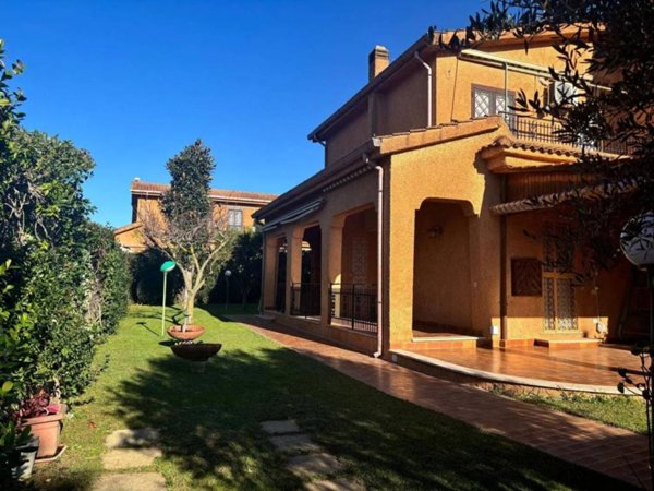 casa indipendente in vendita ad Ardea in zona Colle Romito