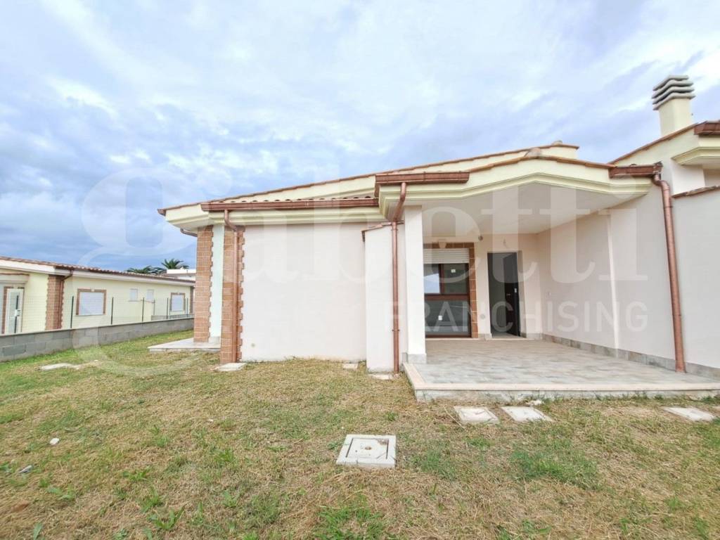 casa indipendente in vendita ad Ardea in zona Nuova California