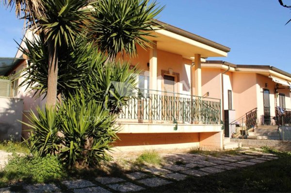 casa indipendente in vendita ad Ardea in zona Nuova Florida