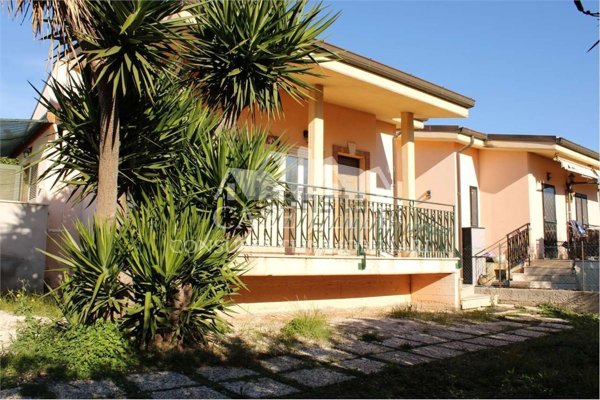 casa indipendente in vendita ad Ardea in zona Nuova Florida