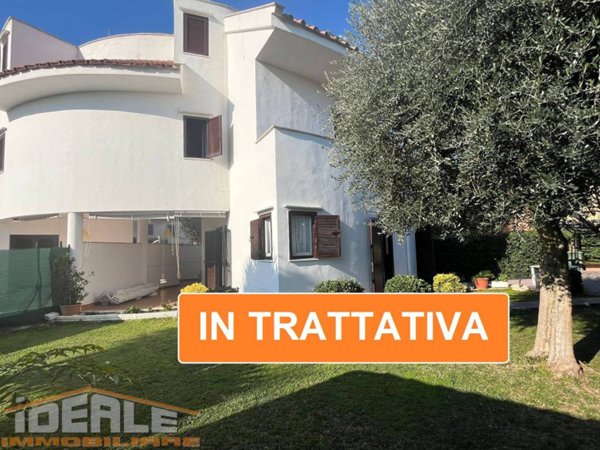 casa indipendente in vendita ad Ardea in zona Lido dei Pini
