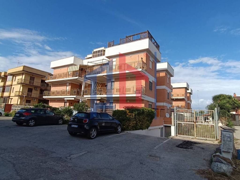 appartamento in vendita ad Ardea in zona Marina di Ardea