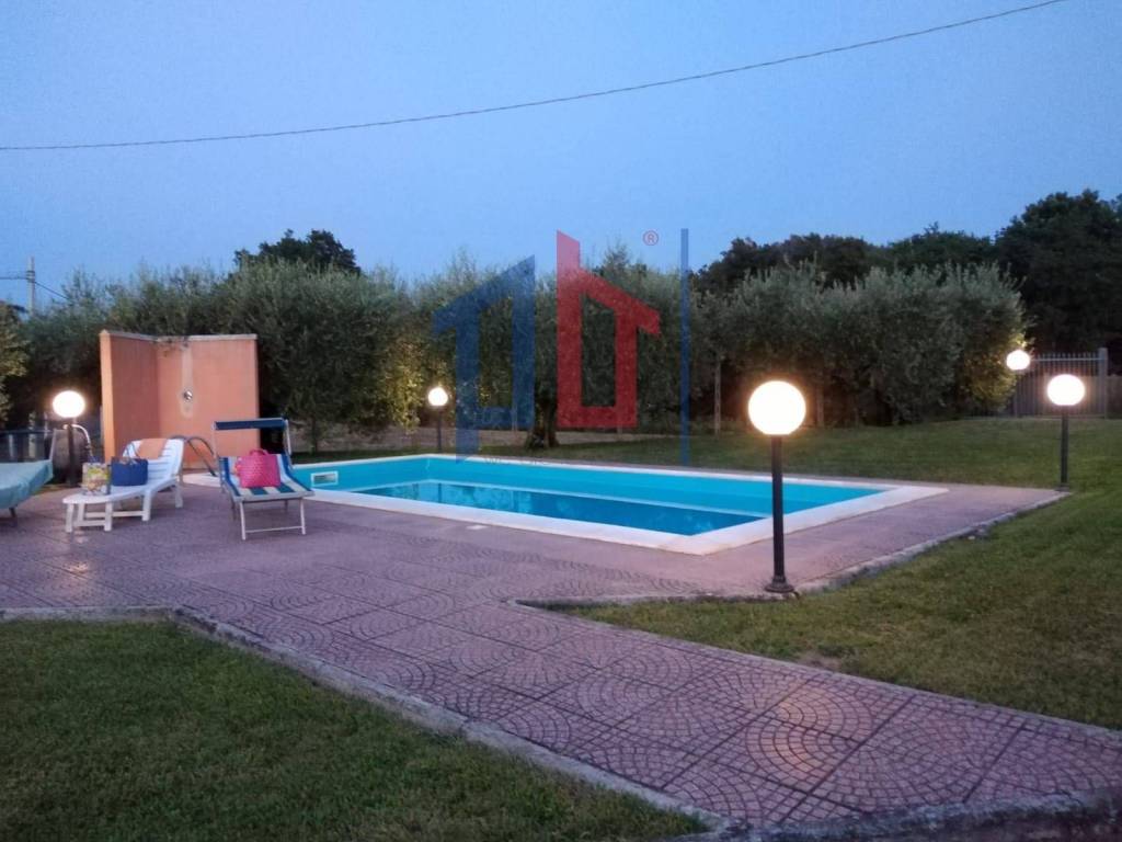 casa indipendente in vendita ad Ardea in zona Montagnano
