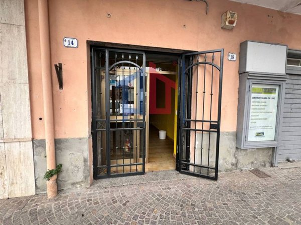 negozio in vendita ad Ardea in zona Banditella