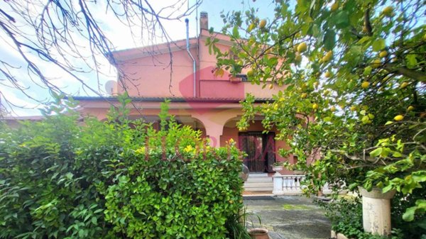 casa indipendente in vendita ad Ardea in zona Castagnetta