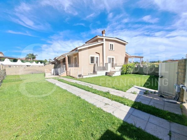 casa indipendente in vendita ad Ardea