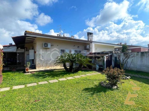 casa indipendente in vendita ad Ardea in zona Colle Romito