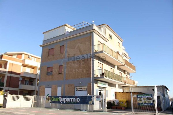 appartamento in vendita ad Ardea in zona Marina di Ardea