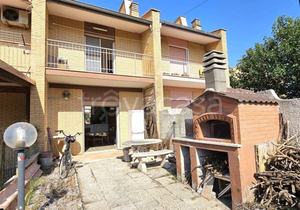 casa indipendente in vendita ad Ardea in zona Marina di Ardea