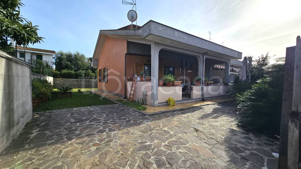 casa indipendente in vendita ad Ardea in zona Marina di Ardea