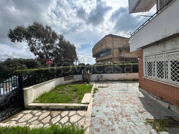 appartamento in vendita ad Ardea in zona Marina di Ardea