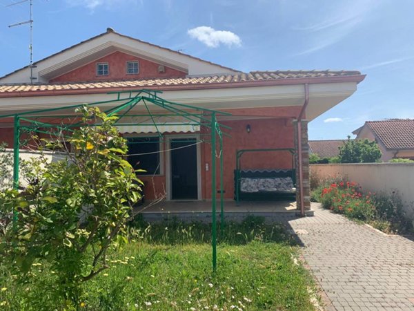 casa indipendente in vendita ad Ardea in zona Nuova California