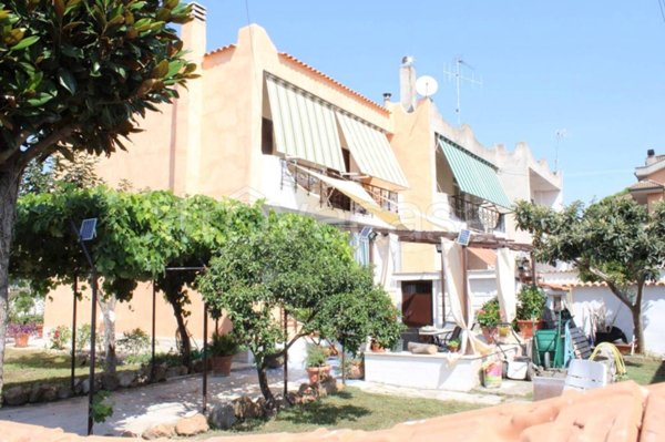 casa indipendente in vendita ad Ardea in zona Marina di Ardea