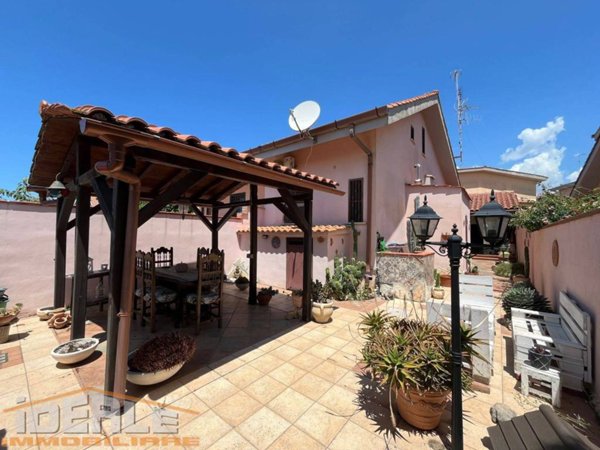 casa indipendente in vendita ad Ardea in zona Nuova California