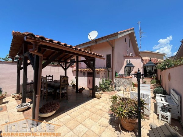 casa indipendente in vendita ad Ardea in zona Nuova California