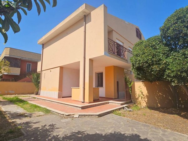 appartamento in vendita ad Ardea in zona Marina di Ardea