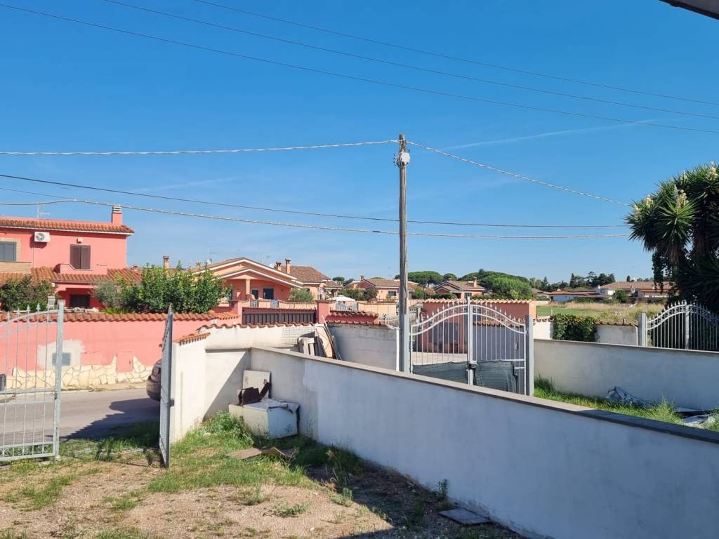 casa indipendente in vendita ad Ardea in zona Nuova Florida